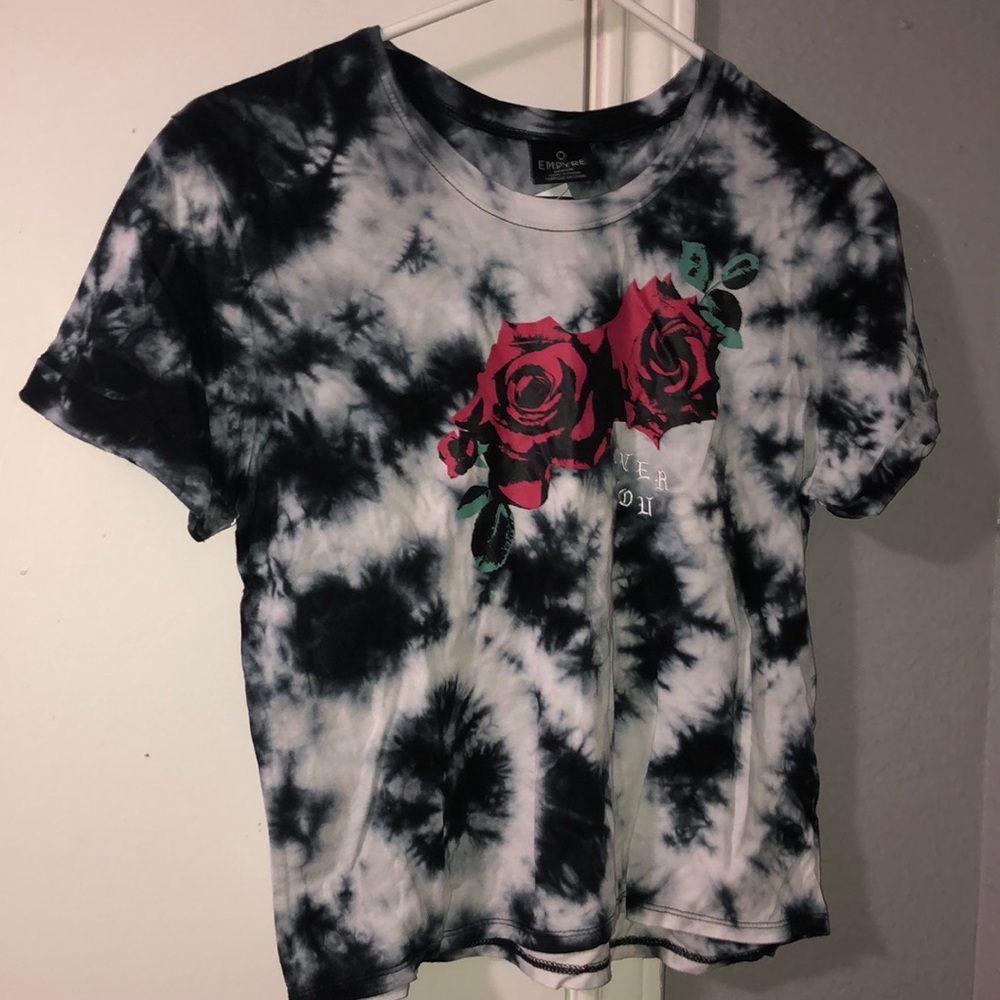 zumies roses “over you” crop shirt